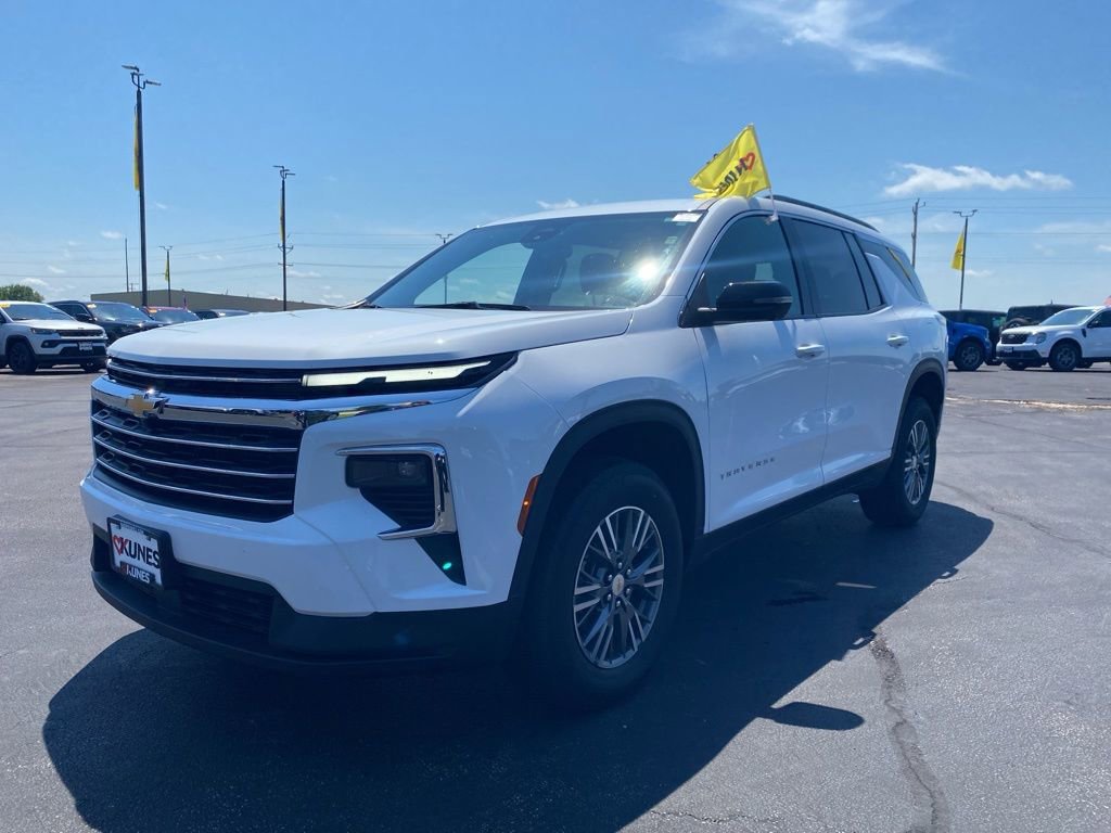 Used 2024 Chevrolet Traverse LT image 14