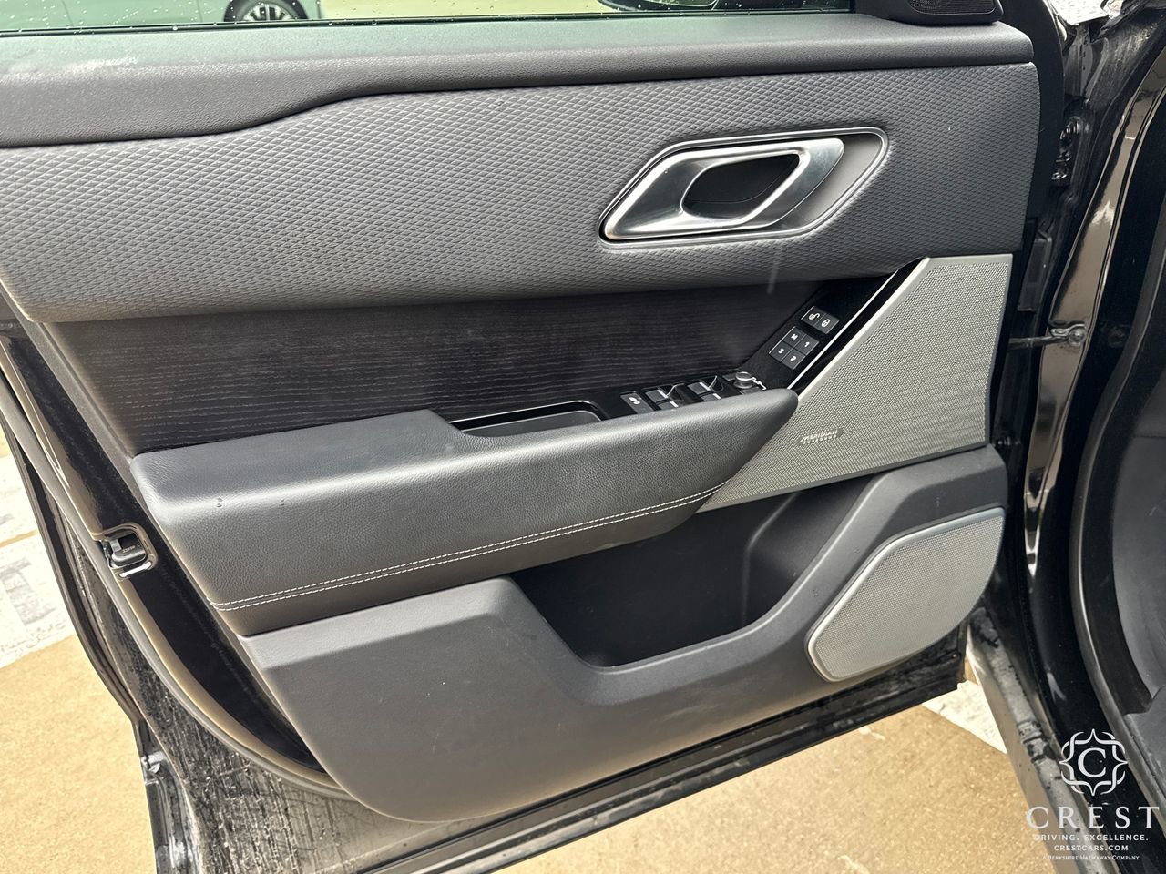 Used 2020 Land Rover Range Rover Velar R-Dynamic S AWD/4WD image 9