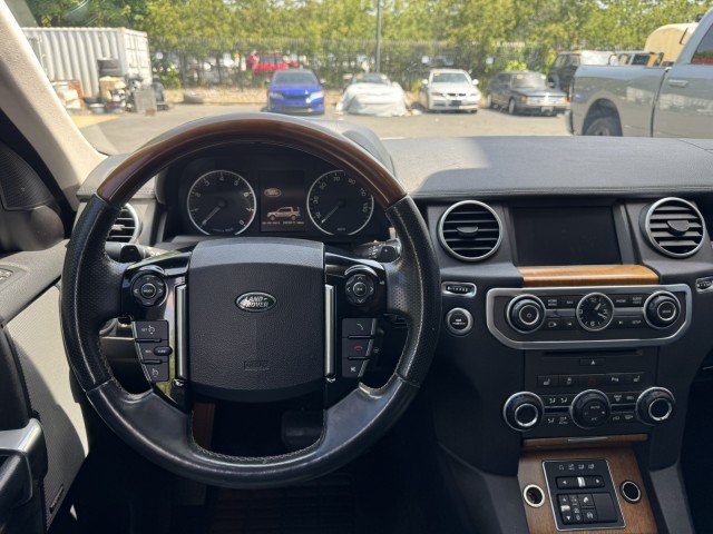 Used 2016 Land Rover LR4 HSE Silver Edition AWD/4WD image 35