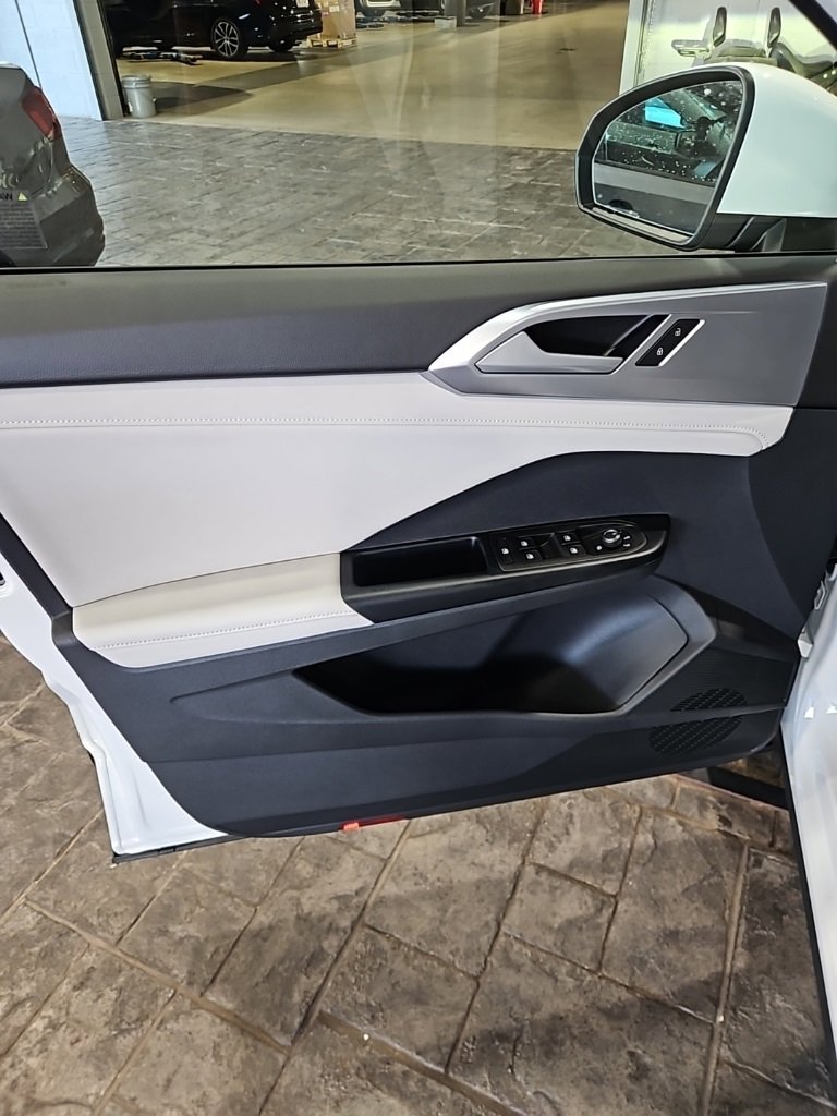 New 2026 Volkswagen Taos SE image 25