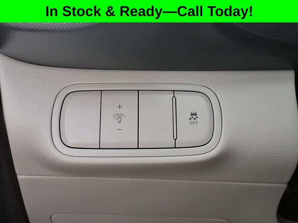 Used 2025 Hyundai Venue SEL image 19