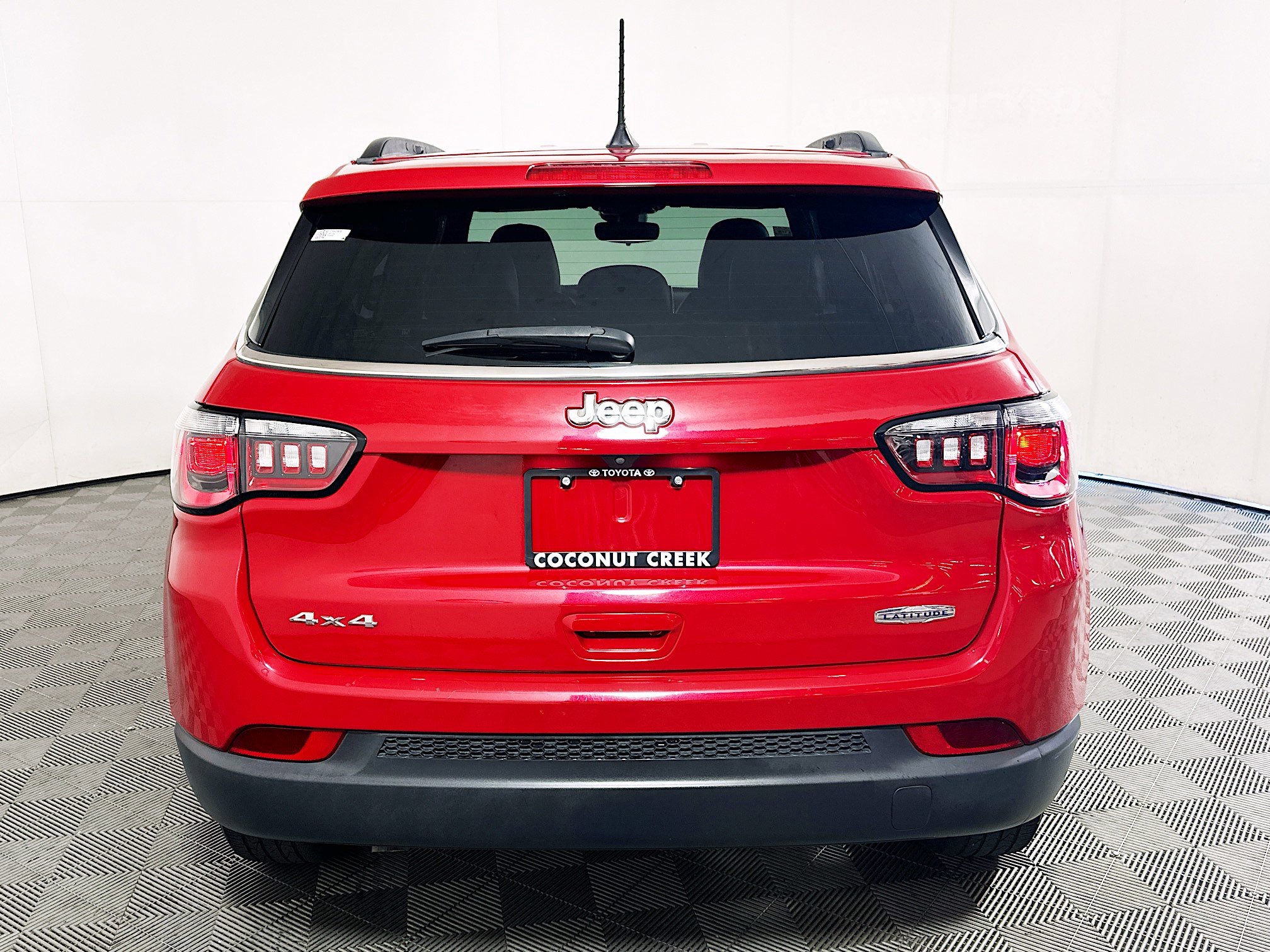 Used 2023 Jeep Compass Latitude AWD/4WD image 4