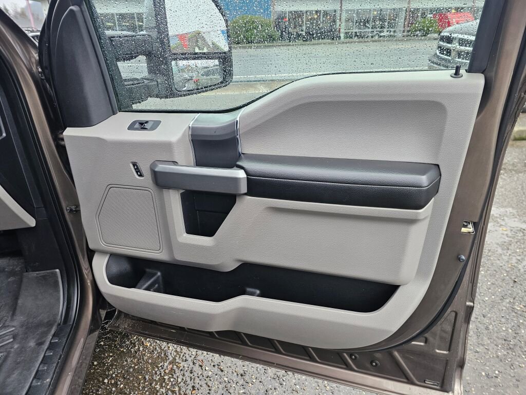 Used 2016 Ford F150 XLT w/ Equipment Group 302A Luxury image 12