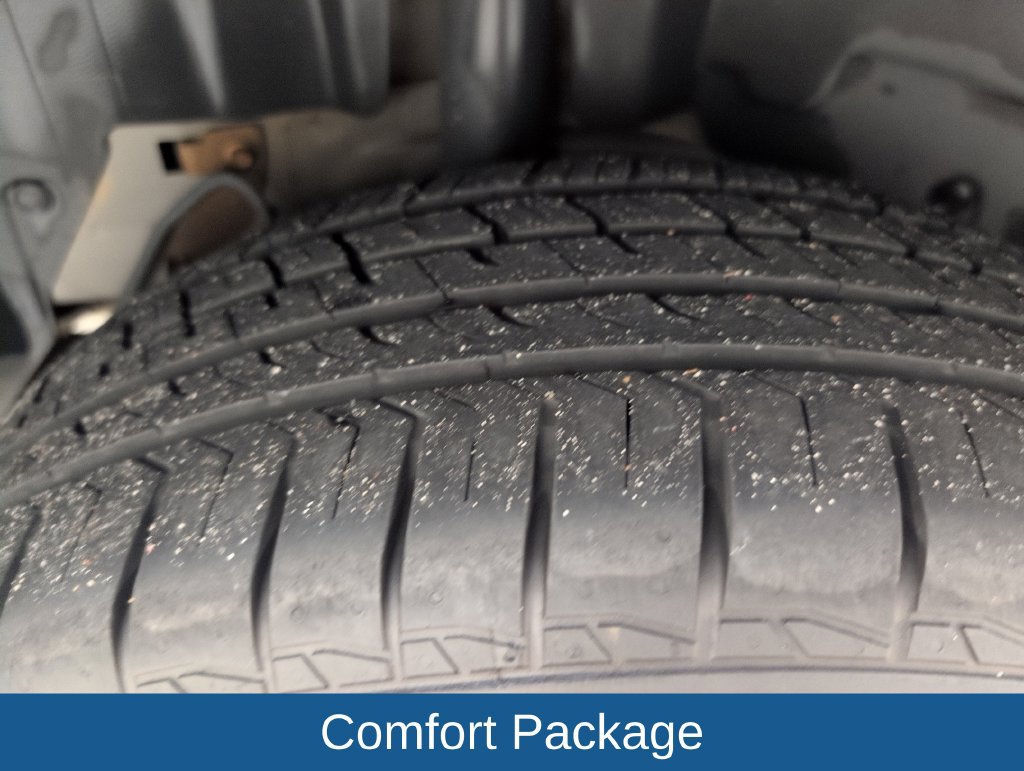 Used 2016 Ford Explorer XLT w/ Equipment Group 202A AWD/4WD image 19