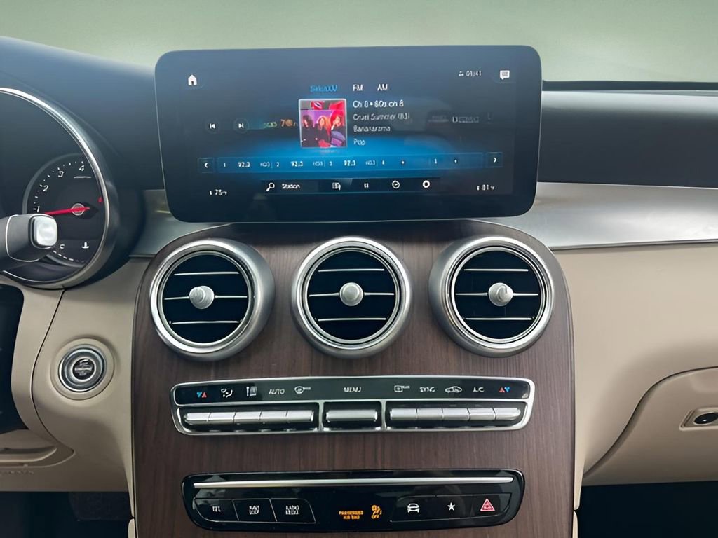 Used 2022 Mercedes-Benz GLC 300 4MATIC image 17