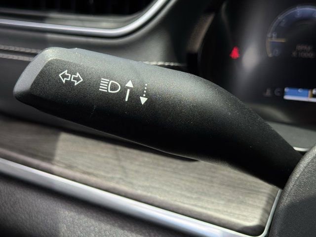Used 2023 Jeep Grand Cherokee Overland w/ Luxury Tech Group IV AWD/4WD image 24