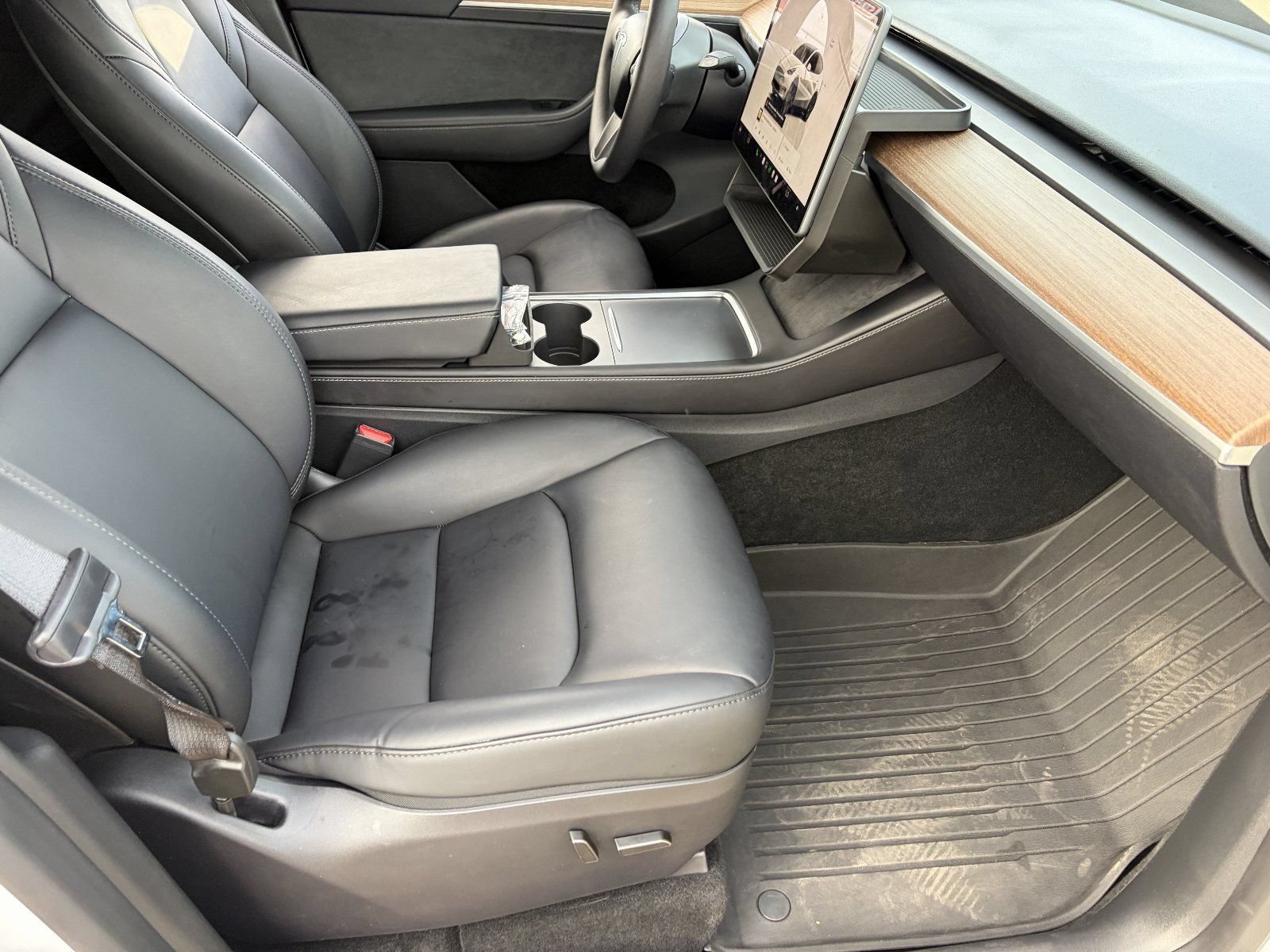 Used 2025 Tesla Model Y Long Range RWD image 12