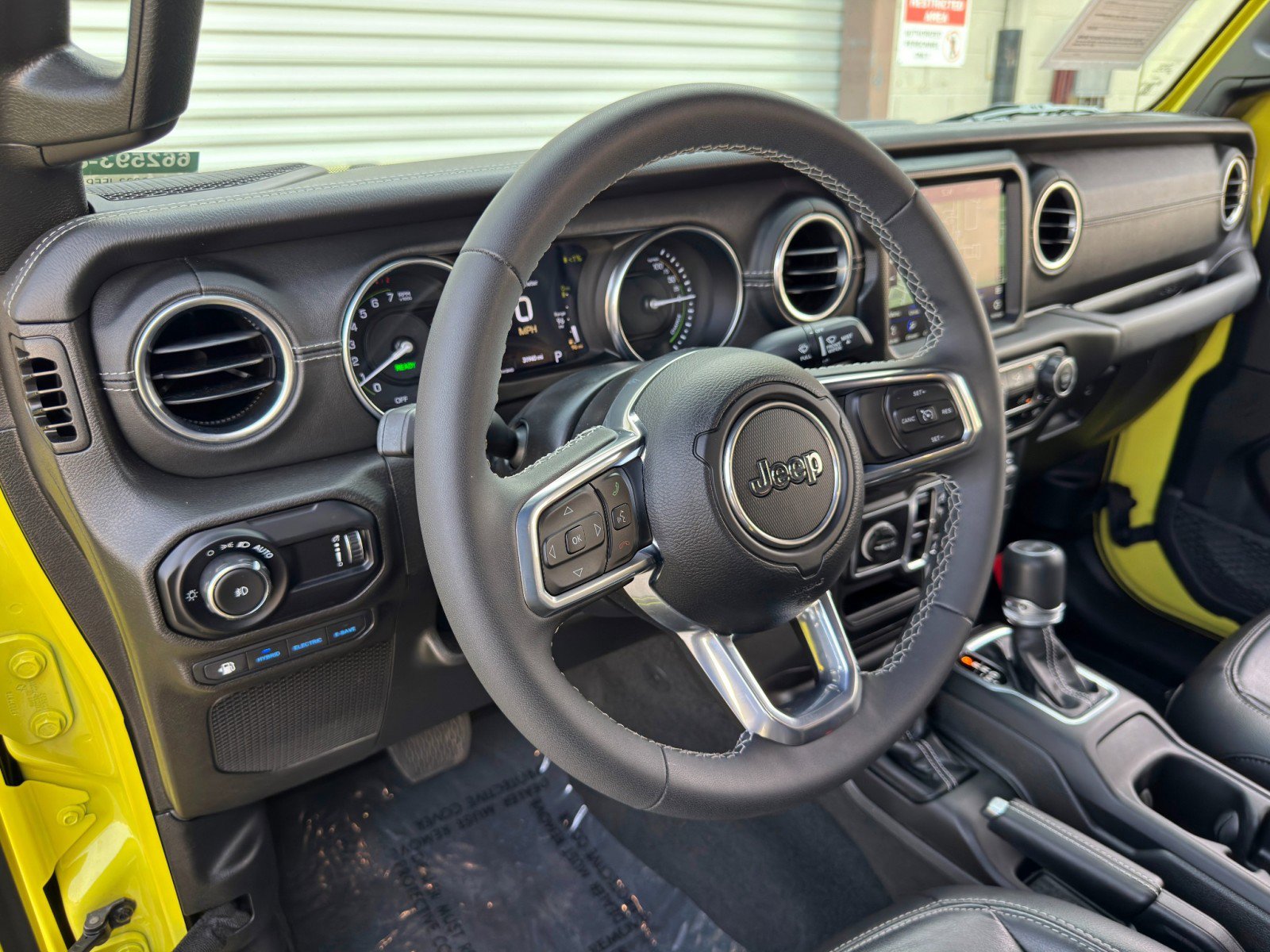 Used 2023 Jeep Wrangler Unlimited Sahara AWD/4WD image 12
