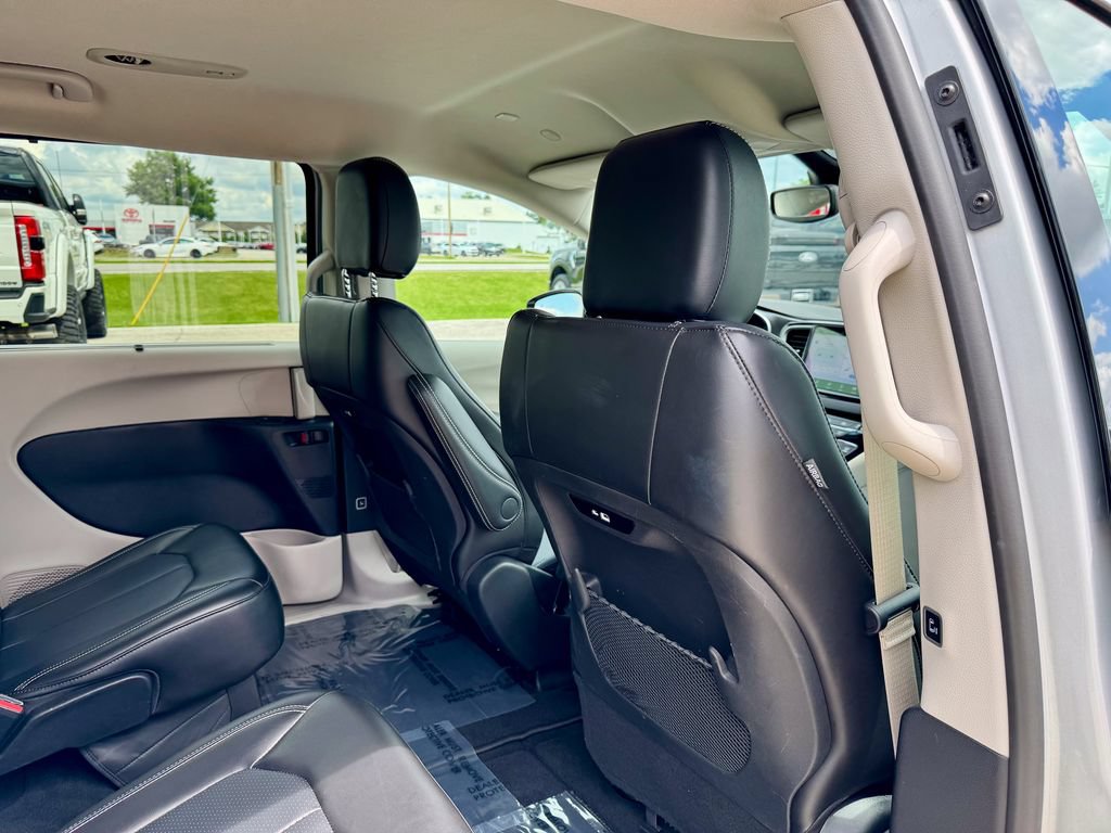 Used 2024 Chrysler Pacifica Touring-L FWD image 21