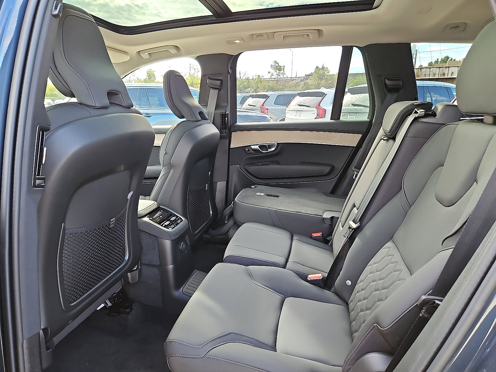 New 2026 Volvo XC90 T8 Plus image 8