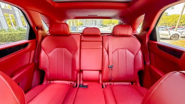 Used 2022 Bentley Bentayga image 60