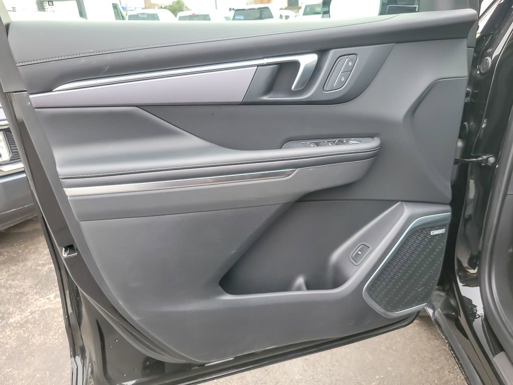 Used 2025 Buick Enclave Sport Touring image 14