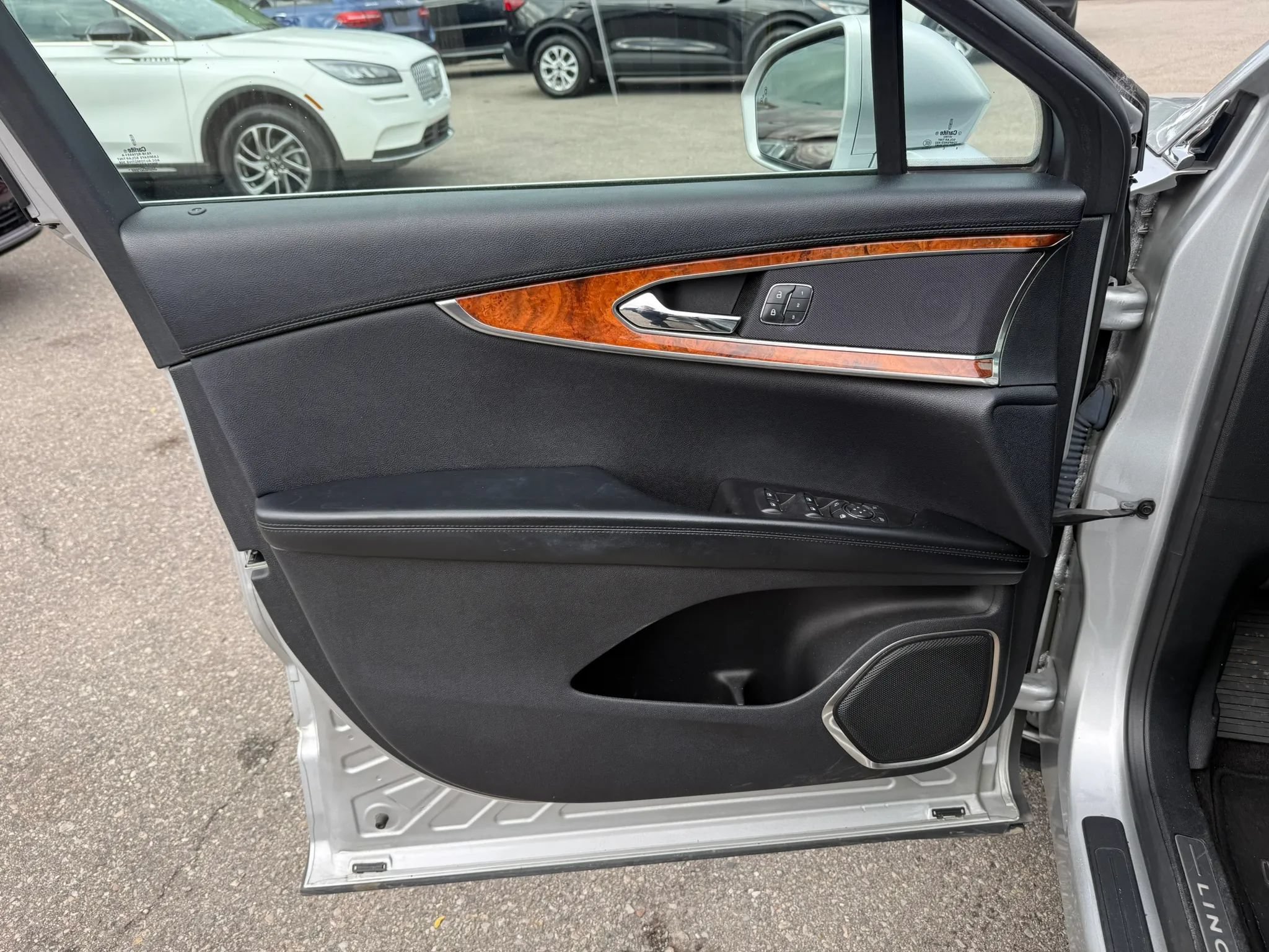 Used 2018 Lincoln MKX Reserve w/ Lincoln MKX Climate Package AWD/4WD image 14