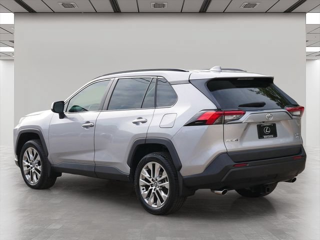 Used 2021 Toyota RAV4 XLE Premium AWD/4WD image 4