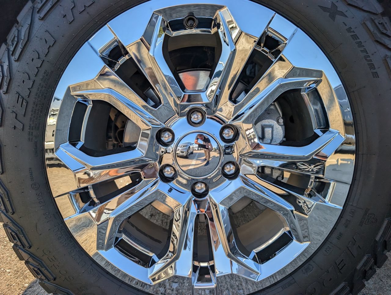Used 2025 Chevrolet Silverado 1500 LTZ AWD/4WD image 8