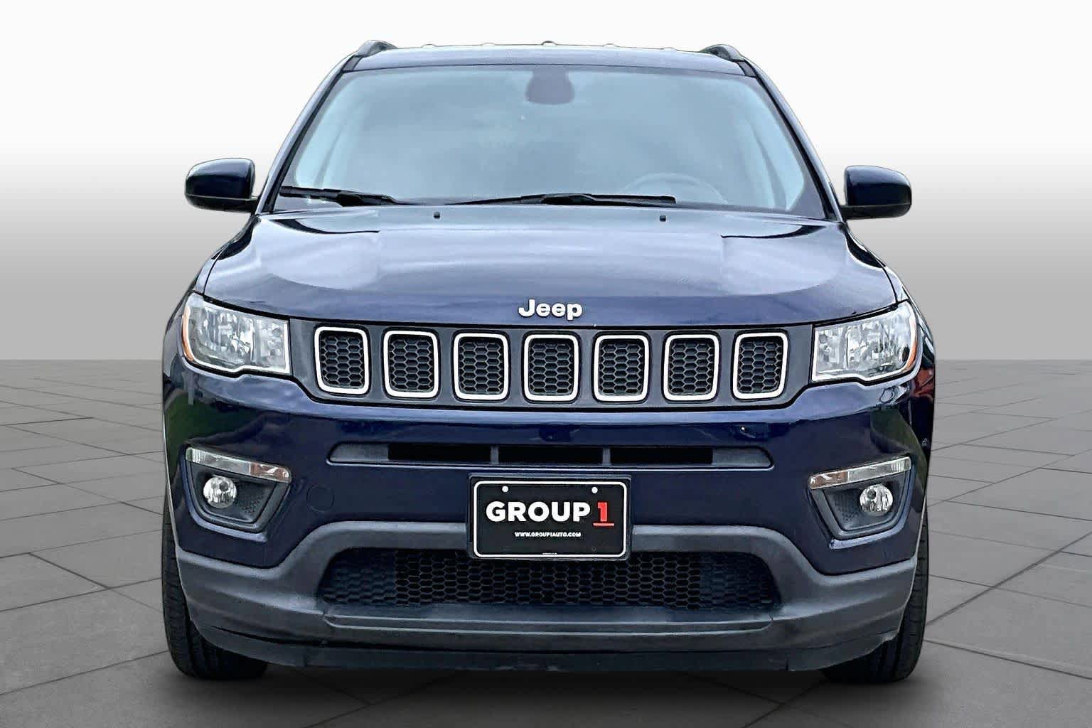 Used 2018 Jeep Compass Latitude w/ Popular Equipment Group FWD image 4