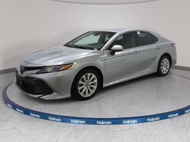 Used 2018 Toyota Camry LE FWD image 1