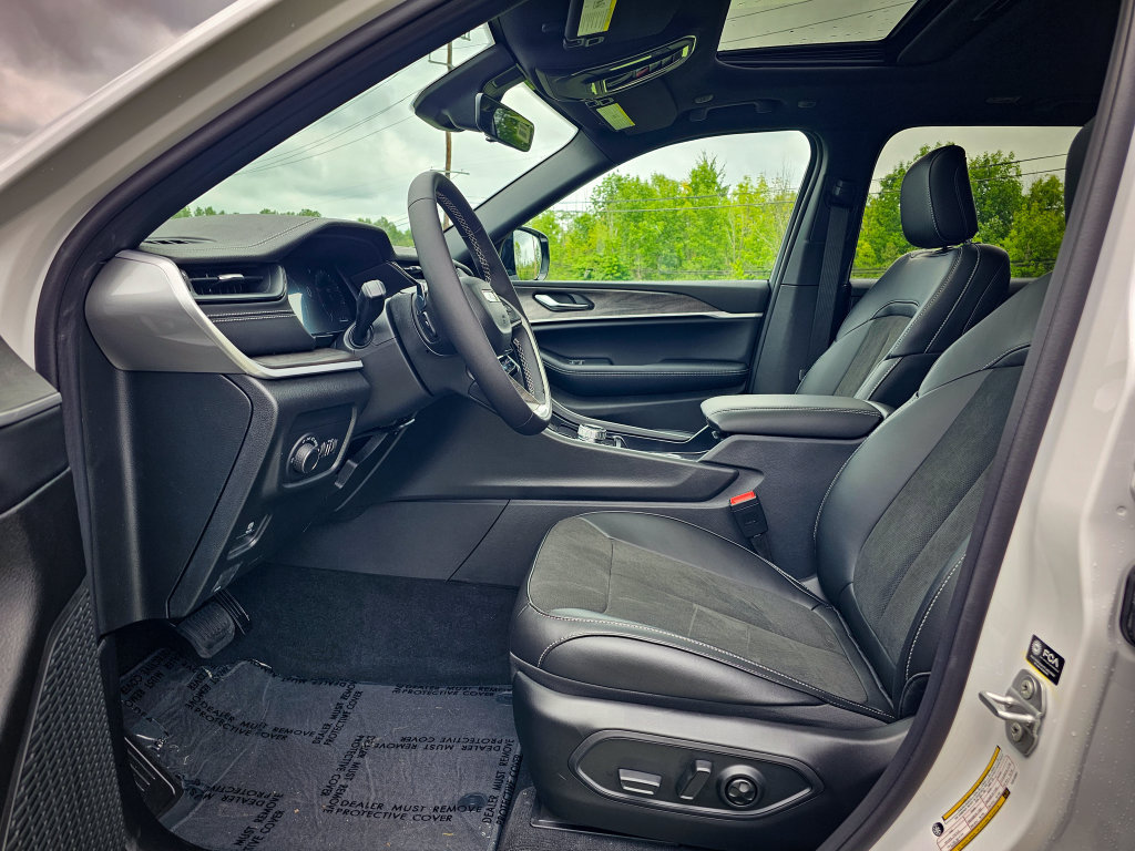 New 2026 Jeep Grand Cherokee Altitude AWD/4WD image 12