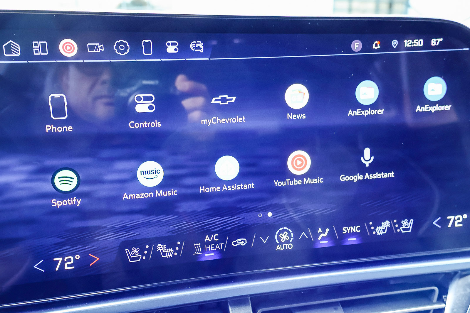 Used 2025 Chevrolet Equinox EV LT w/ Convenience Package II image 4