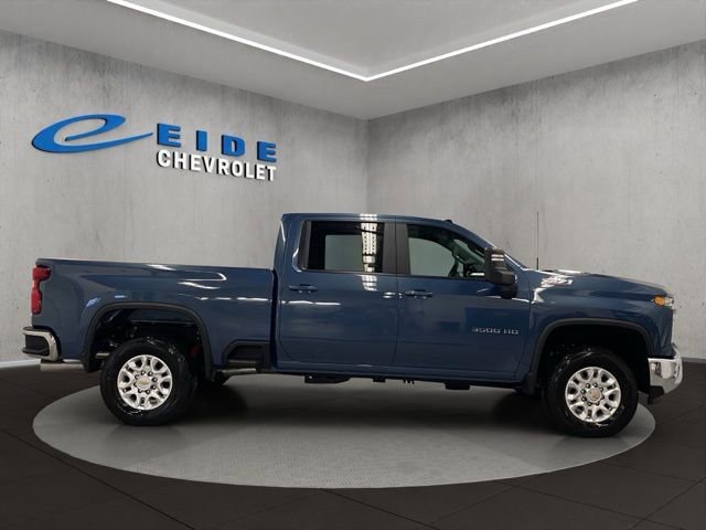 New 2026 Chevrolet Silverado 3500 LT image 2