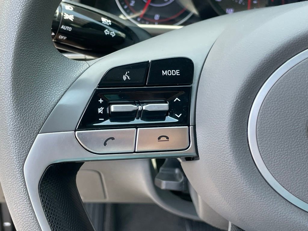 Used 2023 Hyundai Elantra SEL image 11