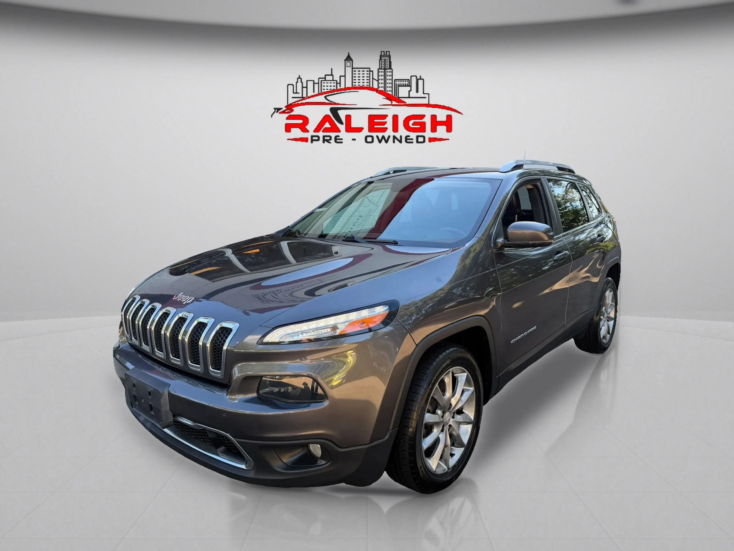 Used 2017 Jeep Cherokee Limited FWD image 2