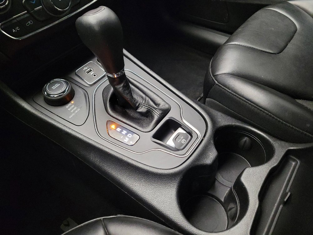 Used 2019 Jeep Cherokee Latitude Plus image 26