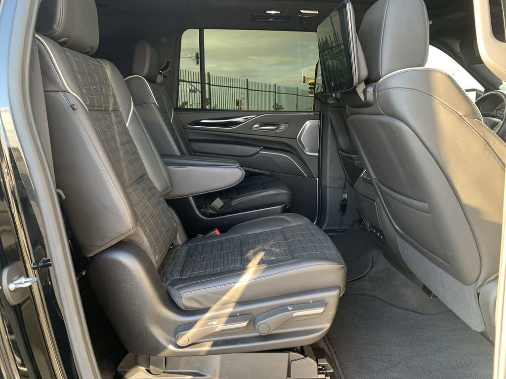 Certified 2024 Cadillac Escalade ESV V w/ Heavy-Duty Trailer Package image 25