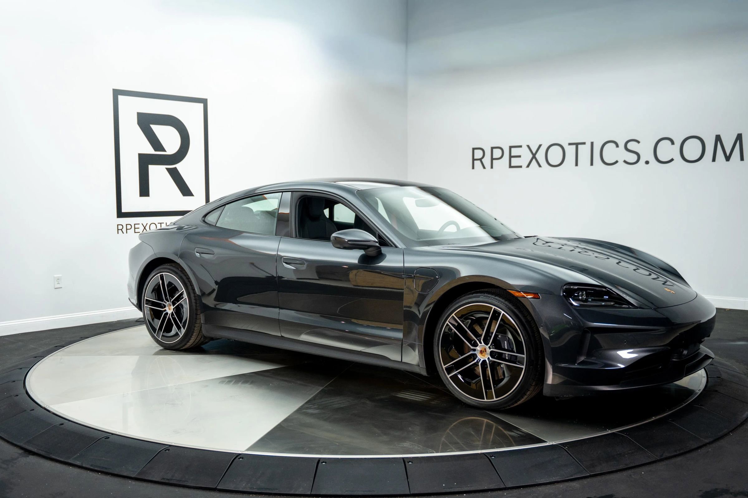 Used 2025 Porsche Taycan image 11