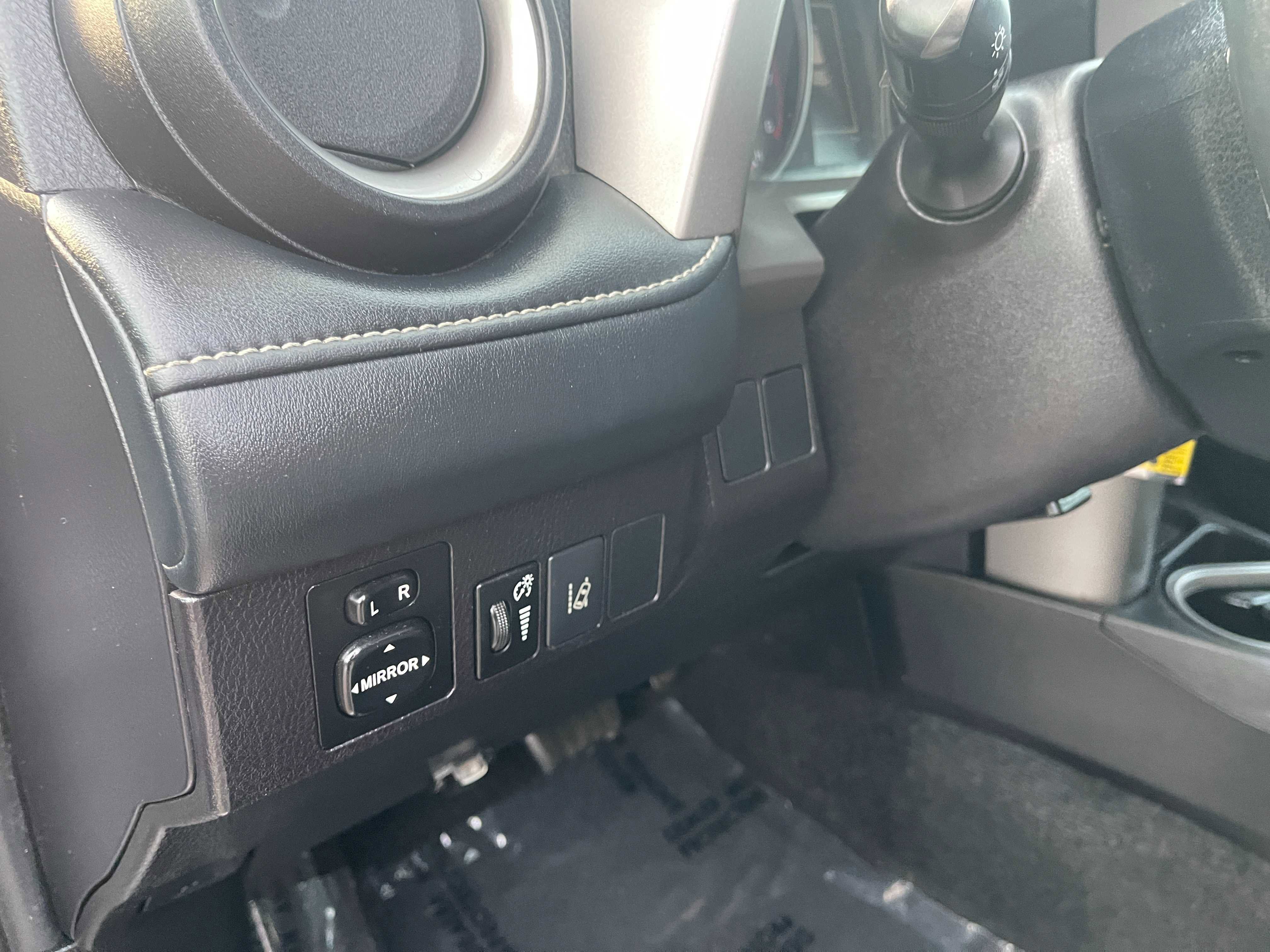 Used 2018 Toyota RAV4 XLE image 17