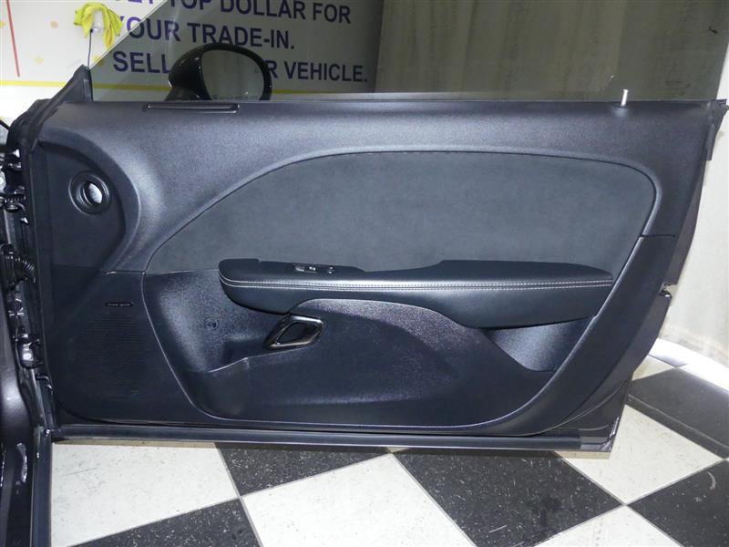 Used 2015 Dodge Challenger SRT Hellcat image 25