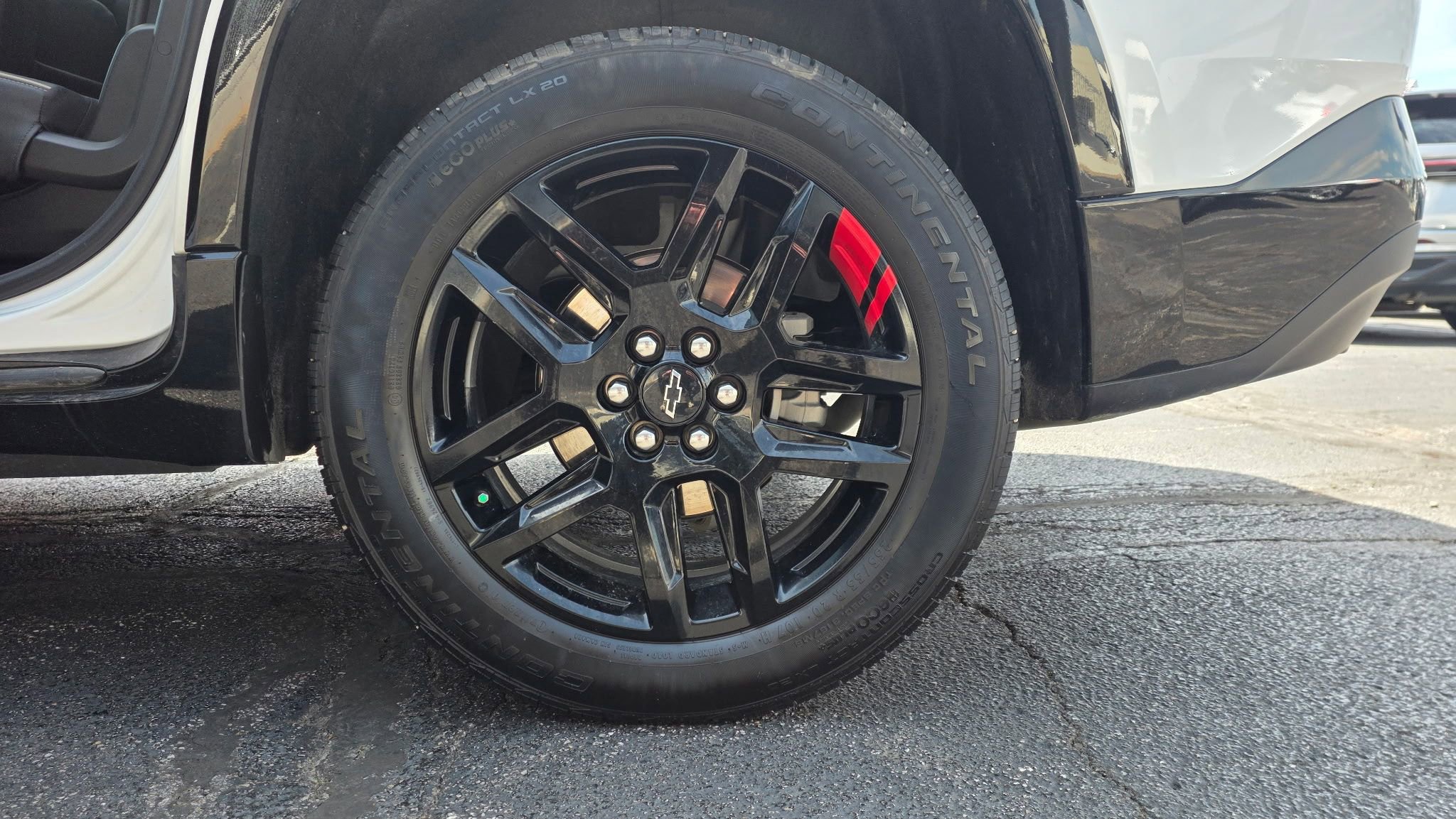 Used 2023 Chevrolet Traverse Premier w/ Redline Edition FWD image 4