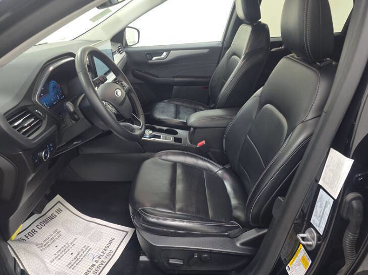 Used 2024 Ford Escape Platinum AWD/4WD image 6