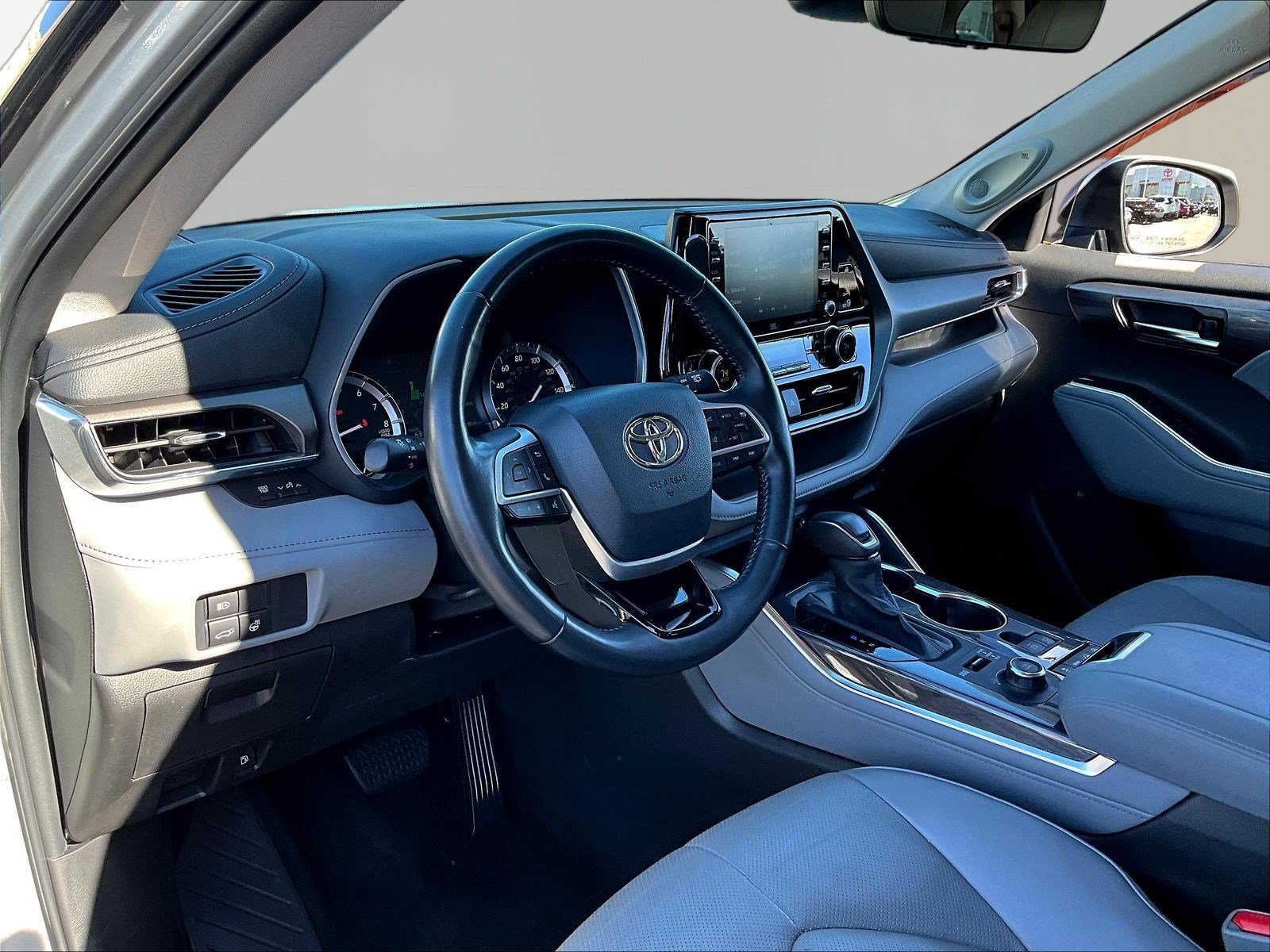 Used 2022 Toyota Highlander Limited AWD/4WD image 17