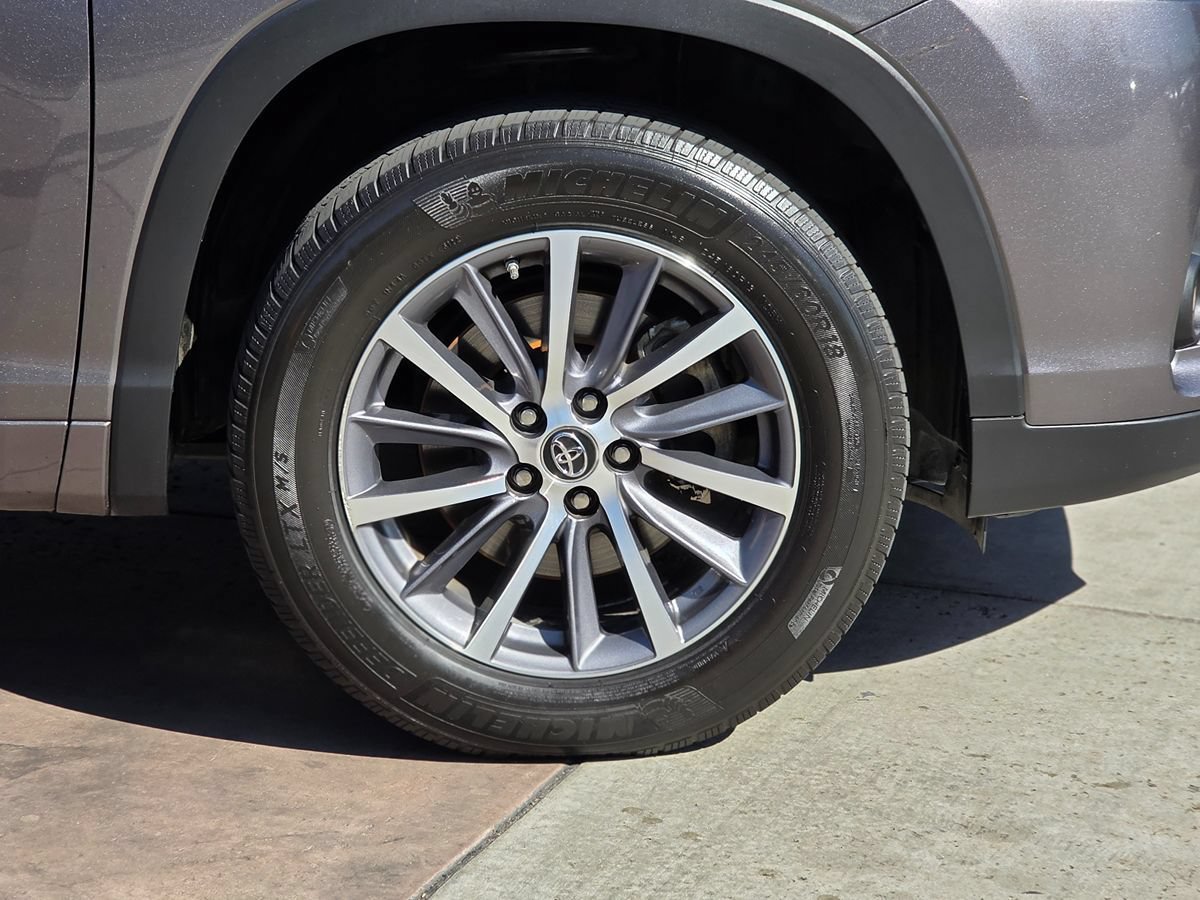 Used 2018 Toyota Highlander XLE FWD image 13