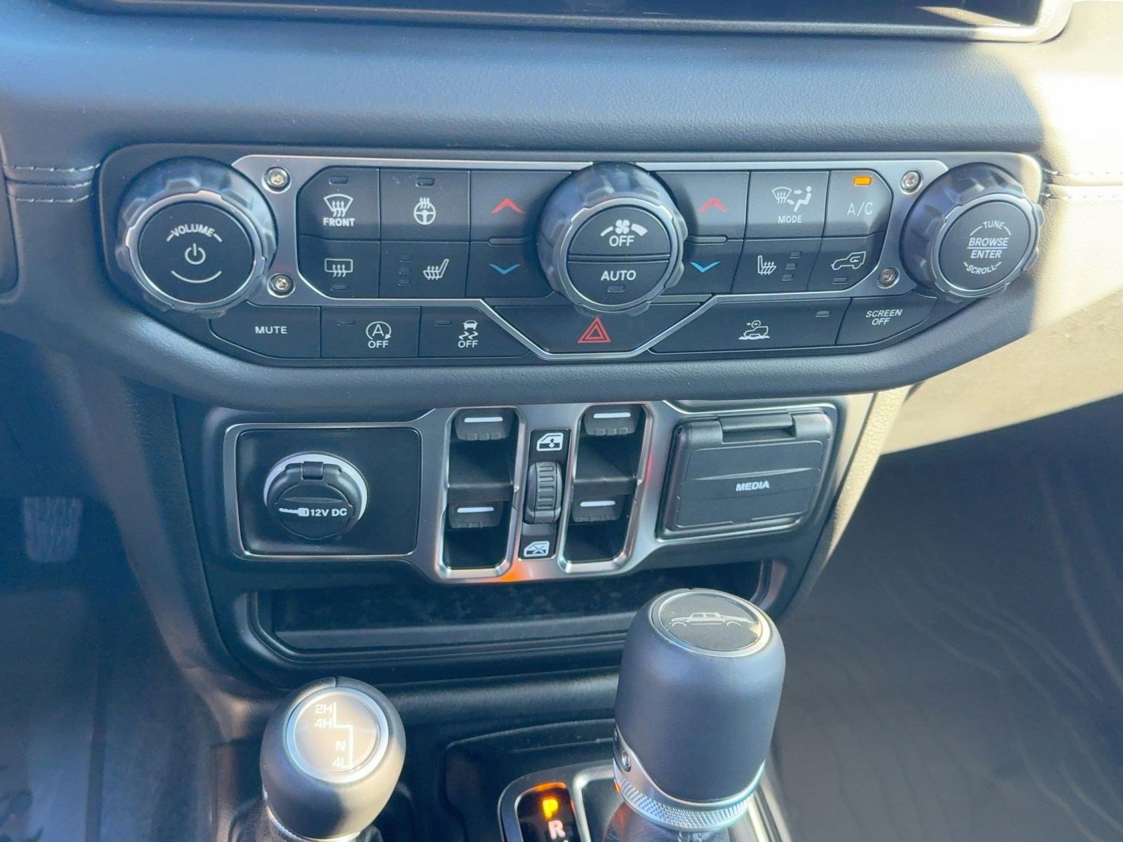 New 2025 Jeep Gladiator Sport image 26