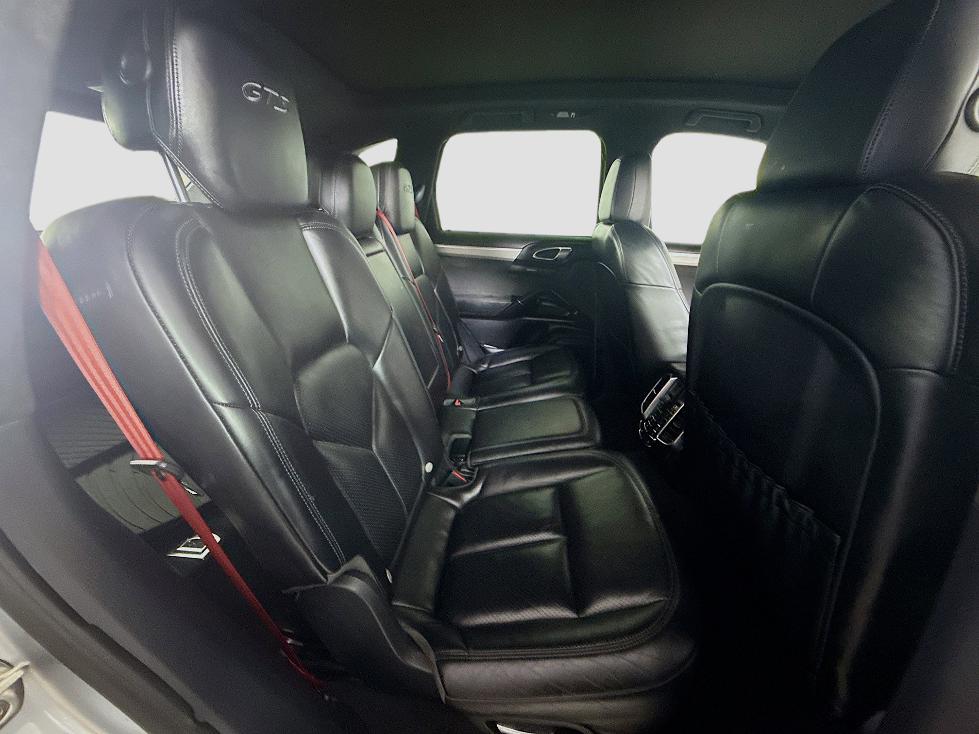 Used 2018 Porsche Cayenne GTS image 26