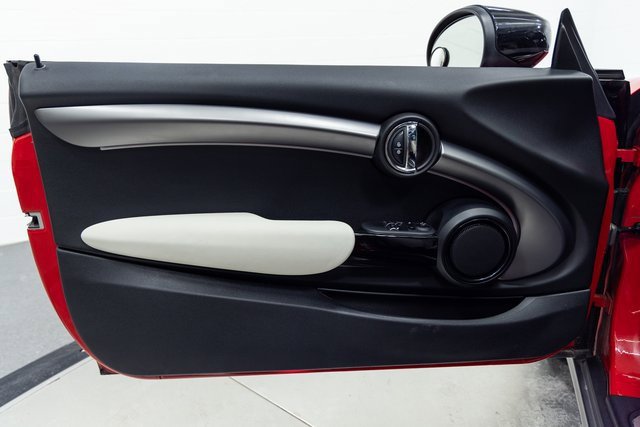 Used 2023 MINI Cooper 2-Door Hardtop w/ Signature Upholstery Package image 11