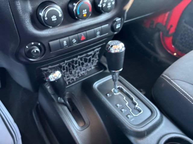 Used 2018 Jeep Wrangler Unlimited Rubicon AWD/4WD image 35
