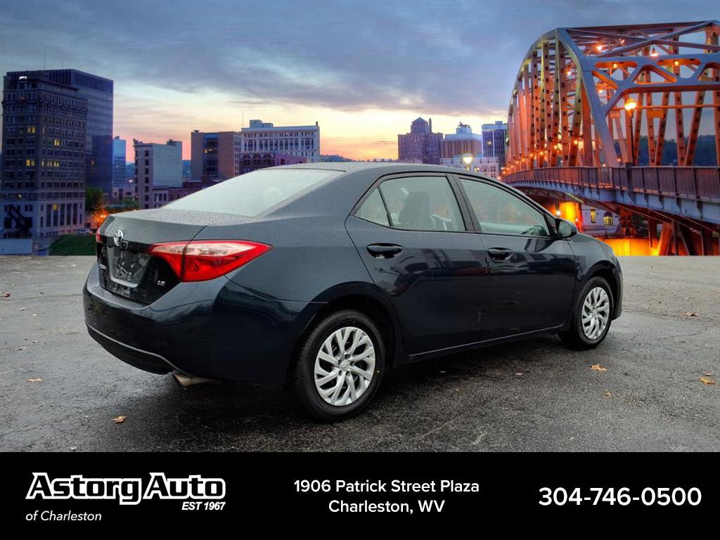 Used 2018 Toyota Corolla LE image 3