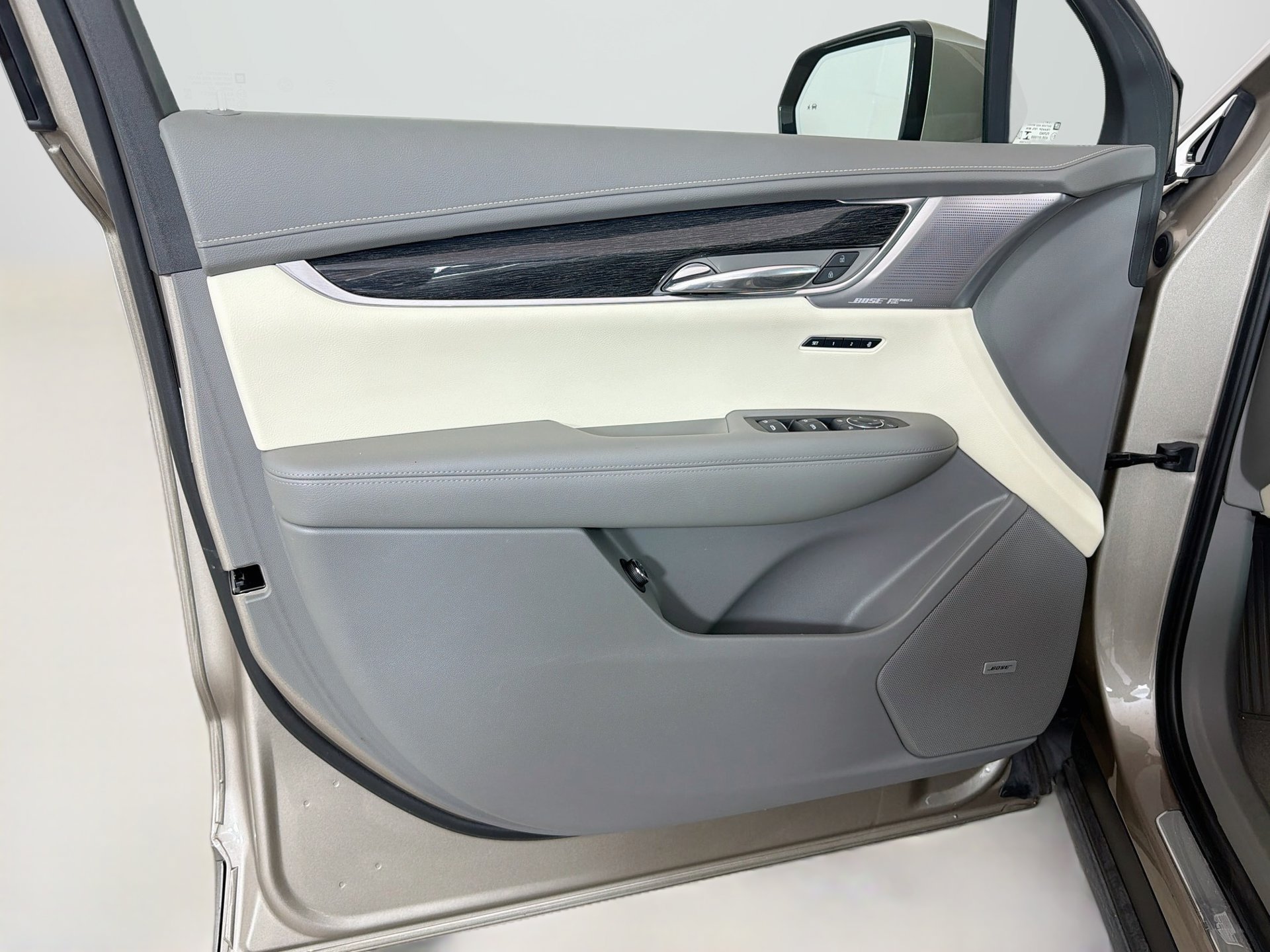 Used 2023 Cadillac XT6 Premium Luxury FWD image 25