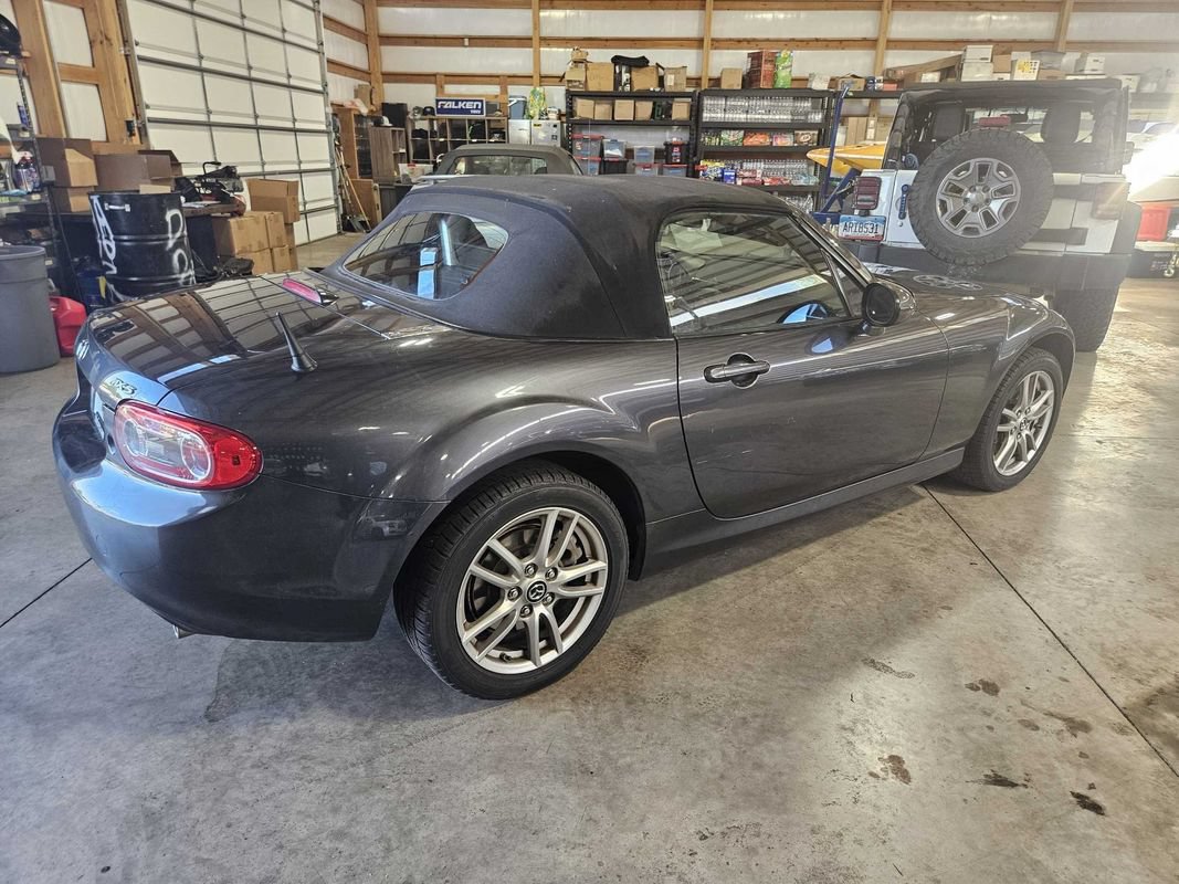 Used 2015 MAZDA MX-5 Miata Sport RWD image 8