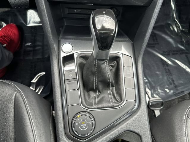 Used 2024 Volkswagen Tiguan SE AWD/4WD image 23