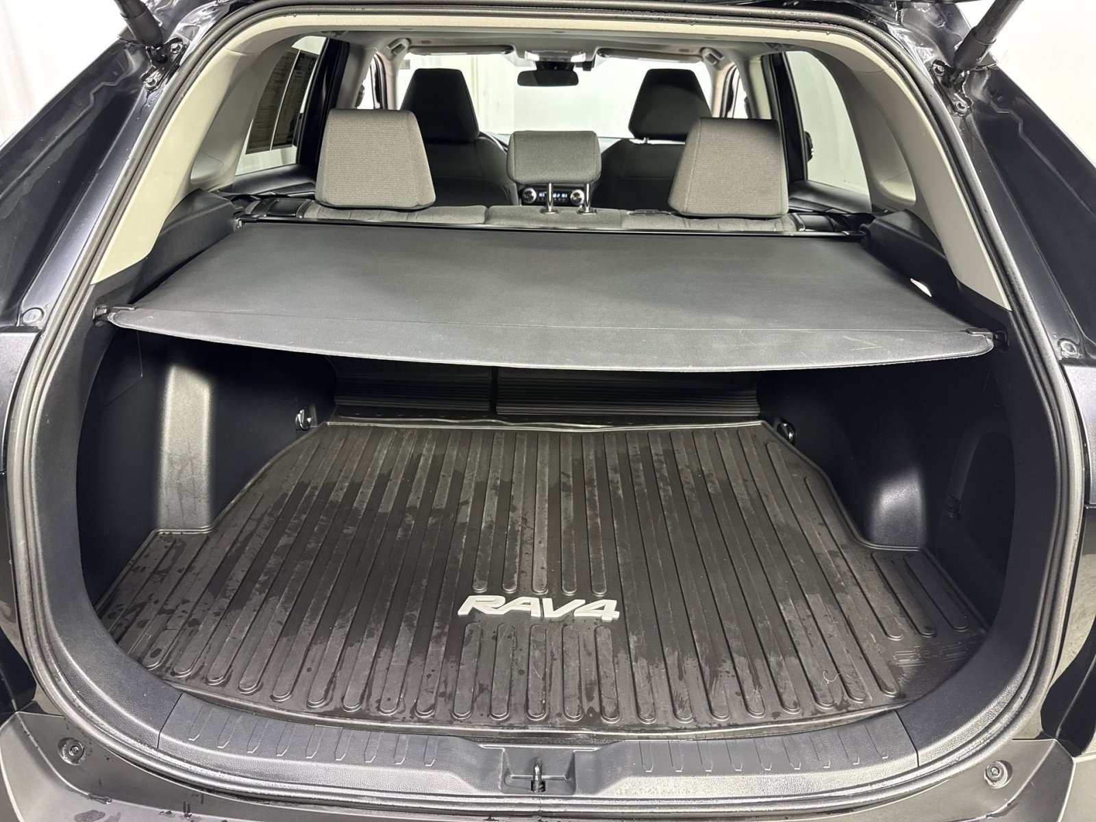 Used 2024 Toyota RAV4 XLE image 30