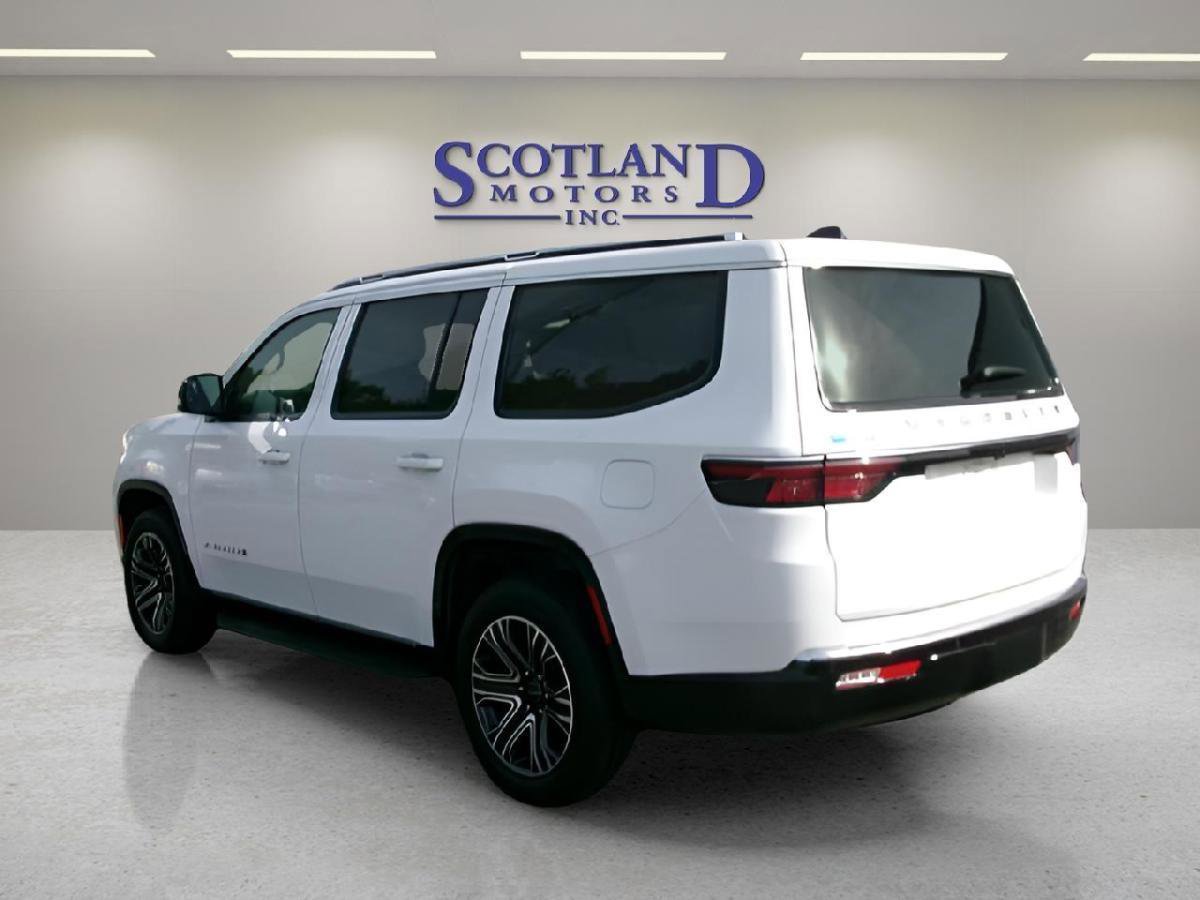Used 2025 Jeep Wagoneer 4WD image 8