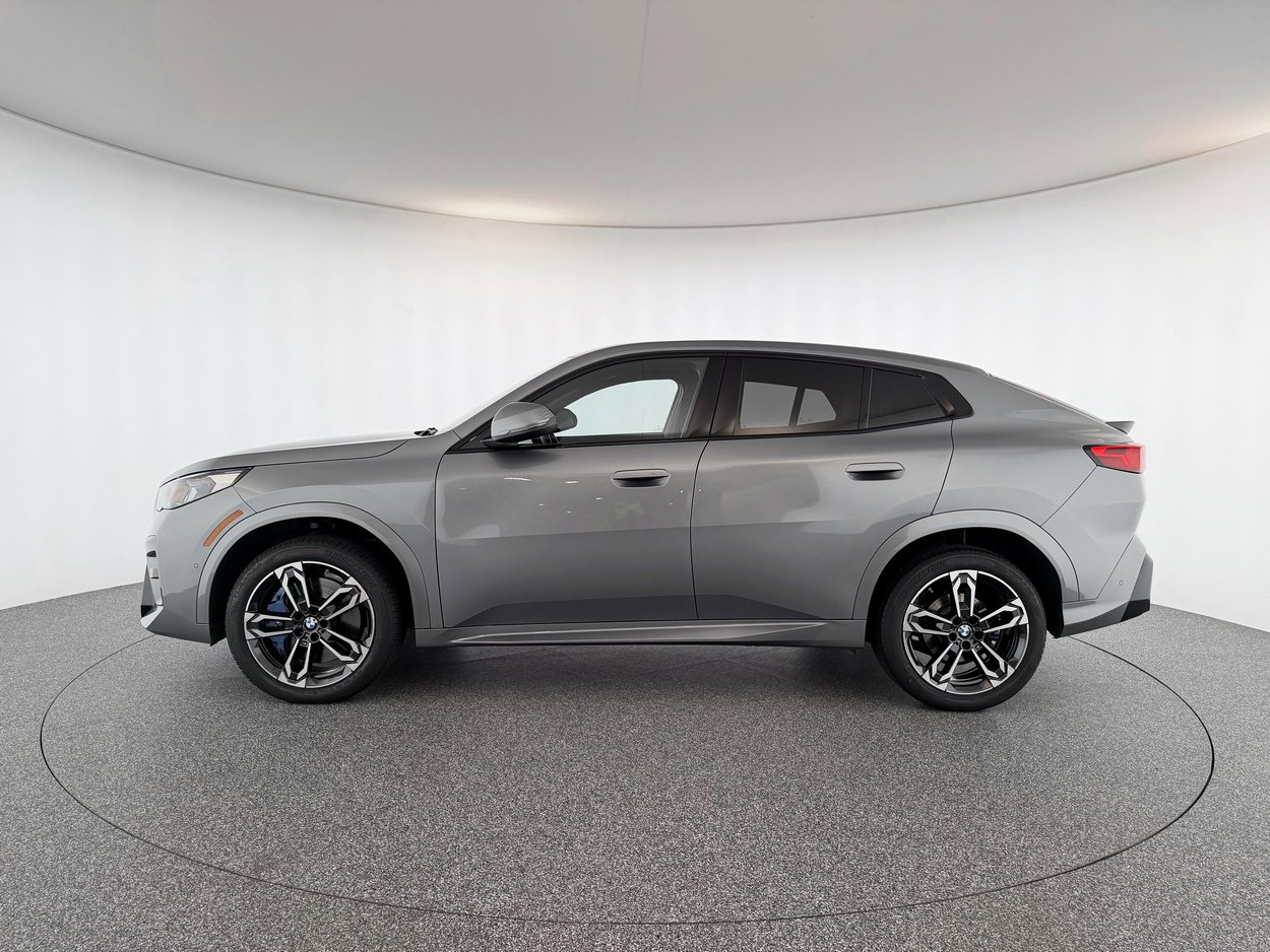 Used 2025 BMW X2 xDrive28i w/ M Sport Package image 2