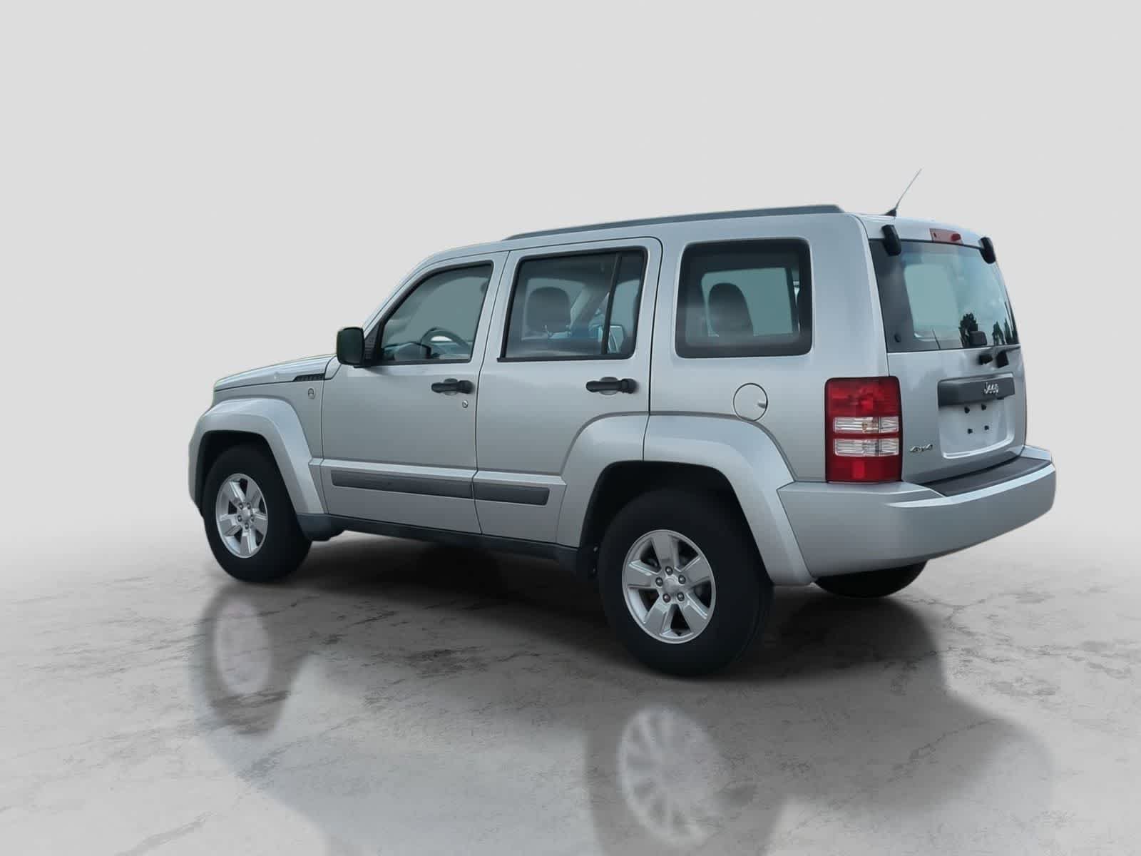 Used 2012 Jeep Liberty Sport AWD/4WD image 6