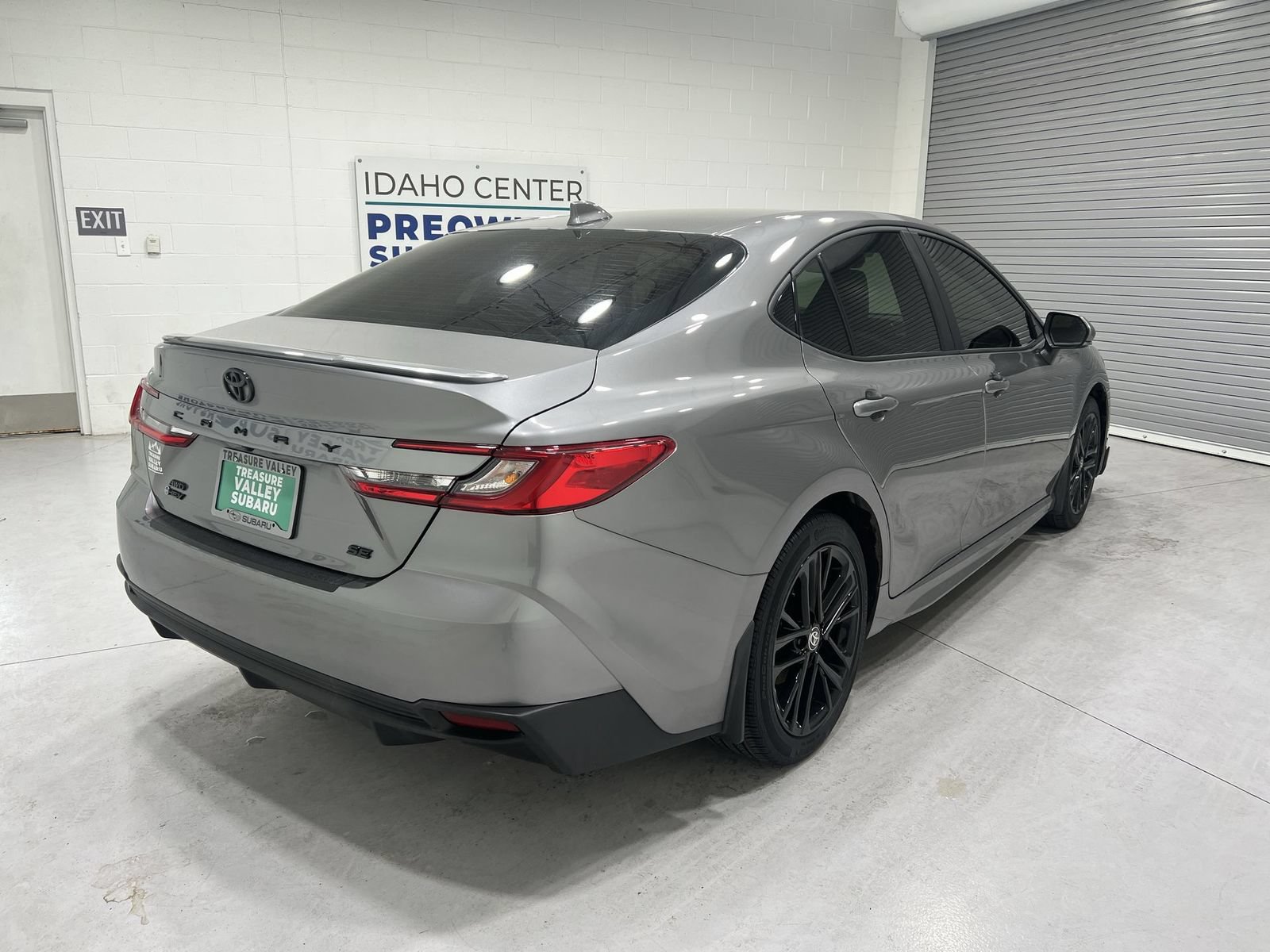 Used 2025 Toyota Camry SE w/ Multimedia Upgrade Package AWD/4WD image 8