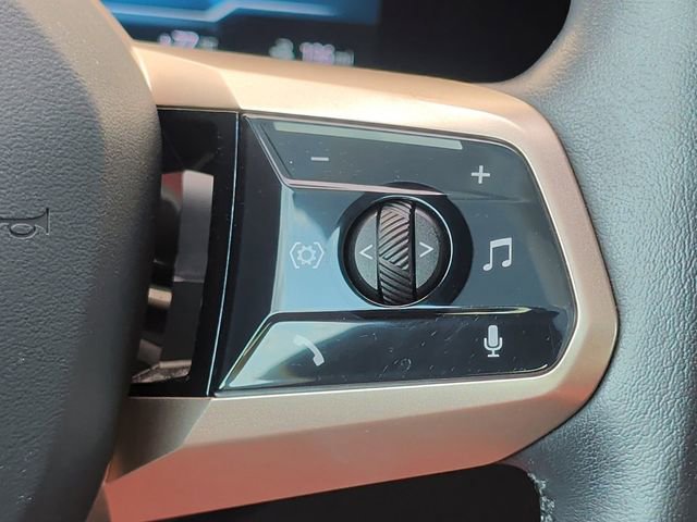 Used 2022 BMW iX xDrive50 w/ Premium Package image 12