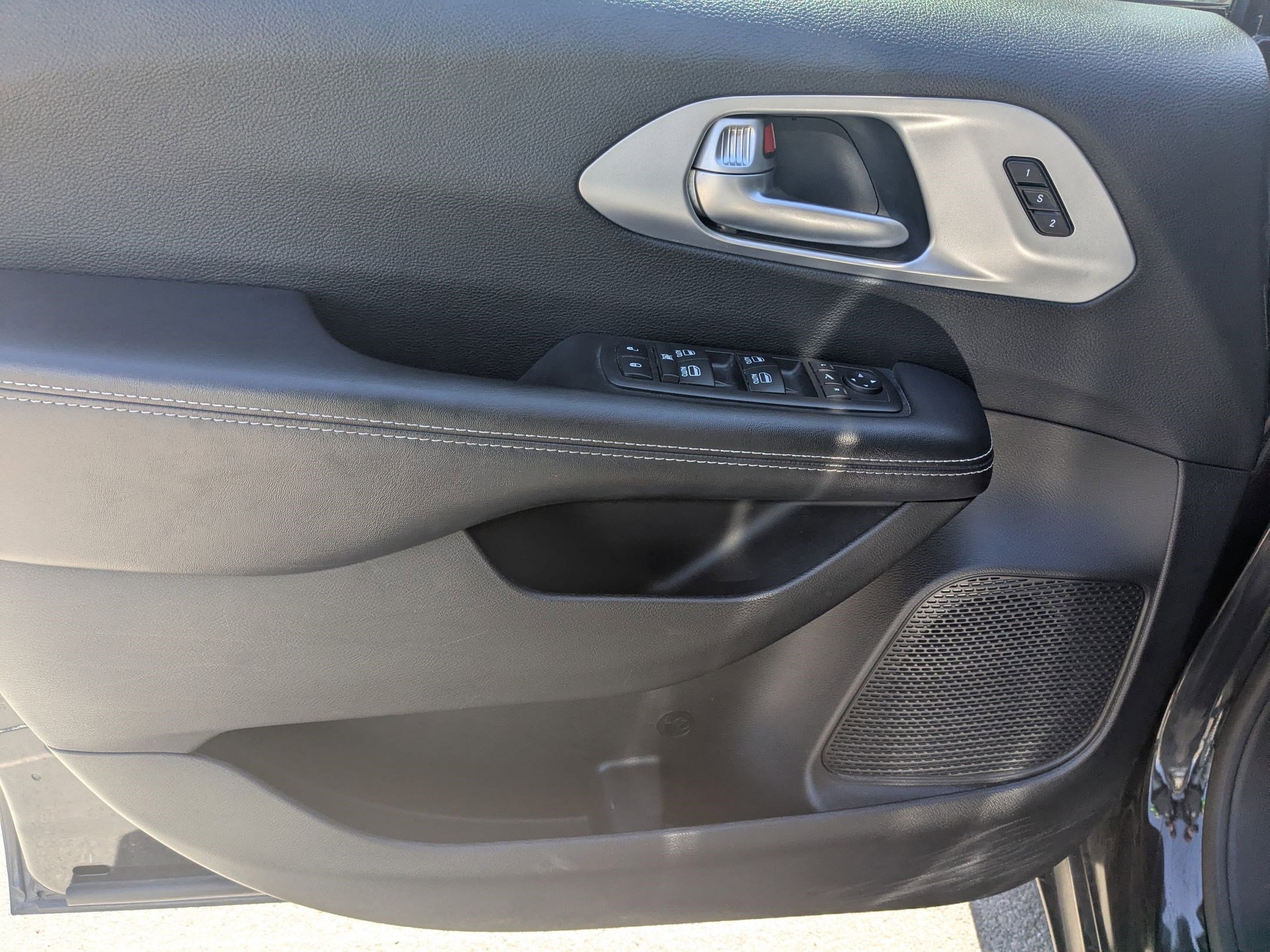Used 2018 Chrysler Pacifica Limited w/ Advanced Safetytec Group image 15